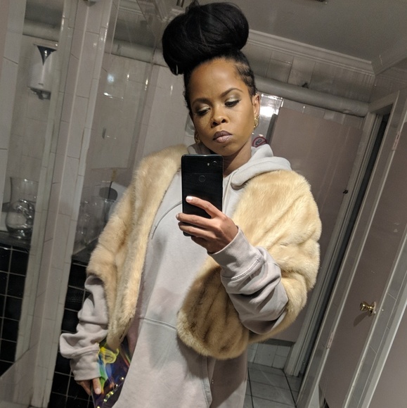 Meet your Posher, NiaMarie.me - Picture 3 of 8